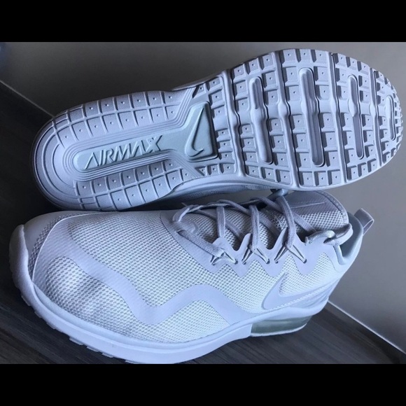 Nike Air Max Fury’s (Women’s) NWT - Picture 2 of 4